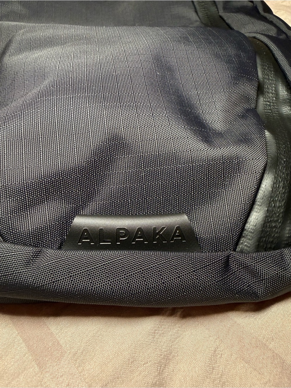 ALPAKA 2L Flight Sling - Black Crossbody Pouch - Picture 3 of 12